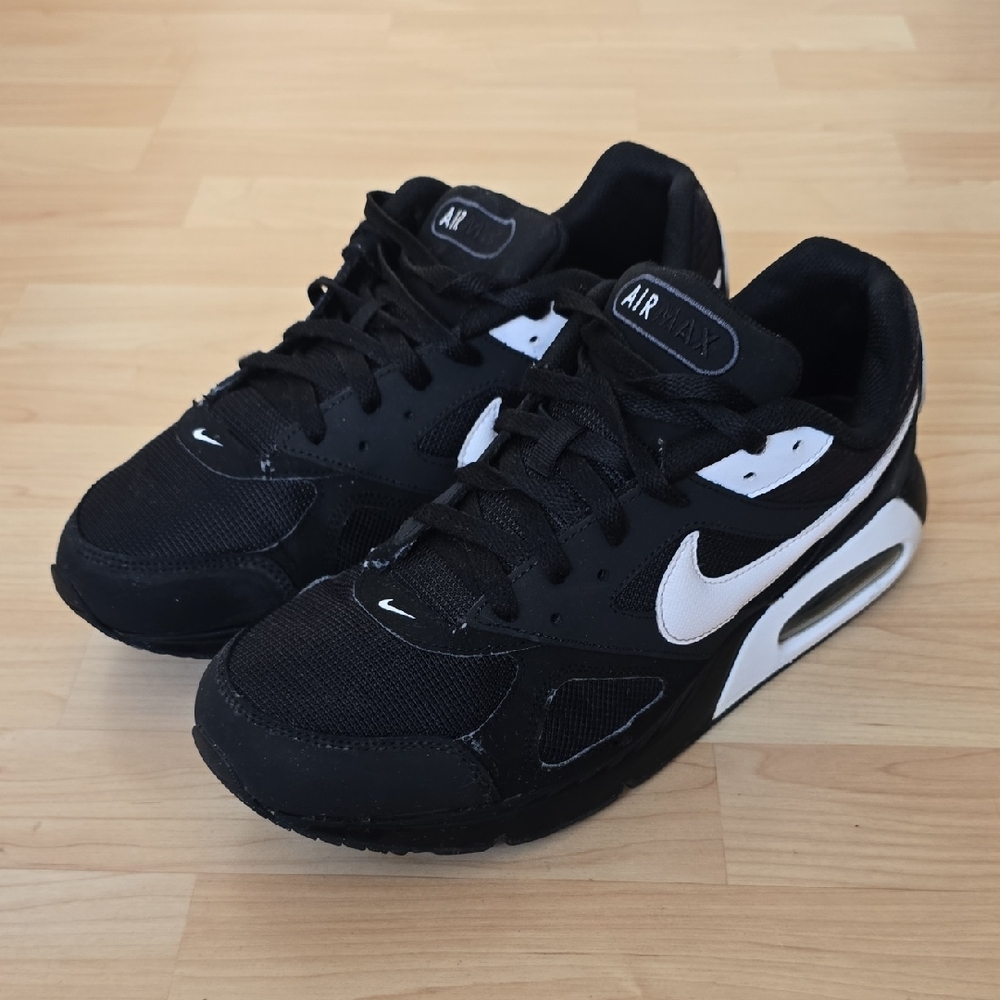 Nike Air Max IVO Men's Sneakers Black Style 580518-011 Size 11.5